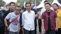 Joko Widodo datang ditemani oleh Adib Hidayat dan Triawan Munaf. Foto: Asep Syaifullah