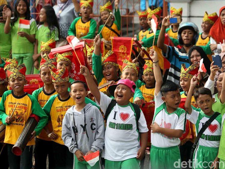 Anak-anak di Banyuwangi Antusias Sambut Obor Asian Games