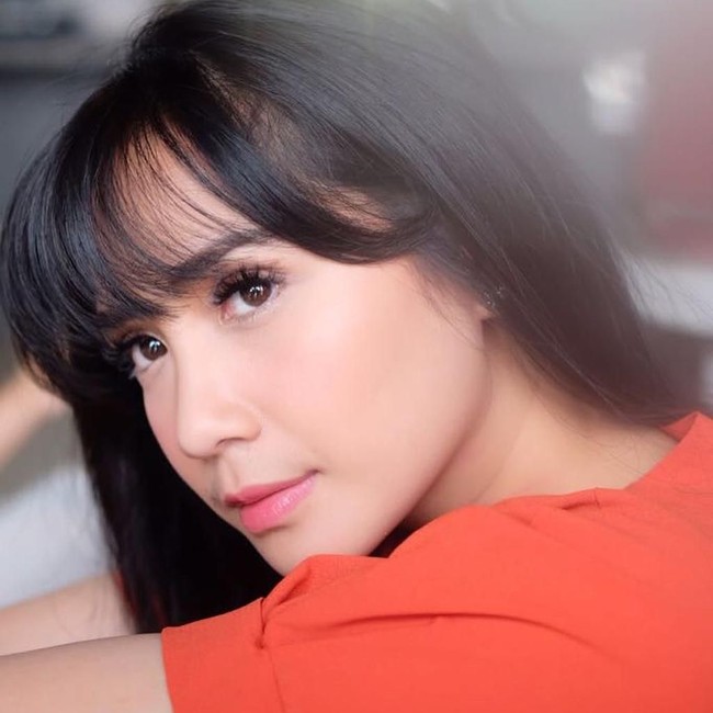 Dalam unggahan vlog terbaru, Nagita Slavina menunjukkan kegiatannya saat potong rambut. Nagita pun memilih potongan rambut ala Korean Style. Foto: Instagram @raffinagita1717