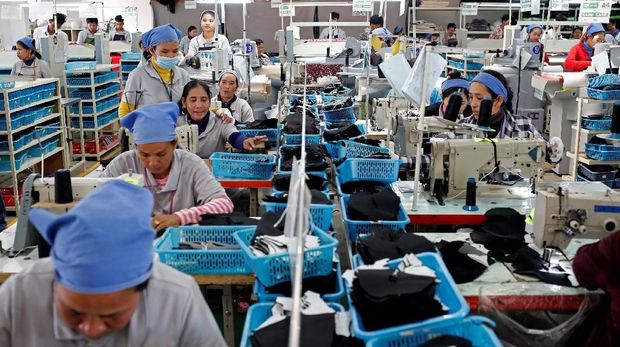 Women work on the production line at Complete Honour Footwear Industrial, a footwear factory owned by a Taiwan company, in Kampong Speu, Cambodia, July 4, 2018. REUTERS/Ann Wang    SEARCH 