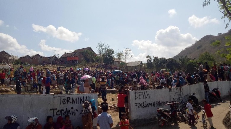 Sekeluarga Mengaku Dapat Bisikan Gaib, Makam Ayah Dibongkar Sekeluarga Mengaku Dapat Bisikan Gaib, Makam Ayah Dibongkar