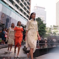 Dunia modelling bukan hal baru untuk Nadia Purwoko. Nadia sudah sering berlenggak-lenggok di catwalk. Dia juga pernah meraih prestasi sebagai Juara I Gading Model Search 2008, Juara I Abang None Jakarta Selatan 2010 dan Juara Harapan II Abang None DKI Jakarta. Foto: Dok. Instagram @officialmissgrandindonesia, @nadiapurwoko