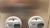 Nah yang ini khusus wanita, bandara ini menyediakan pembalut gratis. Istimewa/boredpanda.