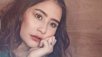 Muka melamun Prilly Latuconsina. Foto: Instagram Prilly Latuconsina