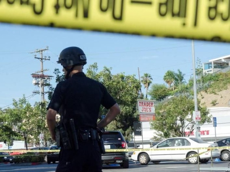 Penyanderaan Swalayan di Los Angeles, 1 Orang Tewas Penyanderaan Swalayan di Los Angeles, 1 Orang Tewas