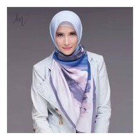 Sebagai aktris yang sudah populer sejak tahun 90-an, Inneke Koesherawati memiliki perjalanan karir yang cukup panjang. Perubahan drastis yang dialaminya setelah memakai hijab membuatnya menyabet gelar brand ambassador sebuah brand kecantikan halal. Foto: Instagram Inneke Koesherawati