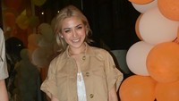 Meski begitu, Jessica Iskandar masih saja menampik hubungan spesial itu. Foto: Veynindia Esaloni Pardede