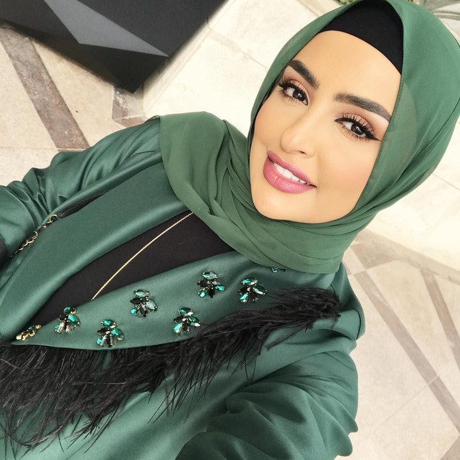 Menurutnya, PRT tidak seharusnya memegang sendiri paspor mereka. Ia berpendapat asisten rumah tangga juga tak perlu libur. Di Kuwait sendiri, kebanyakan PRT datang dari Asia dan Afrika. Foto: Instagram @sondos_aq