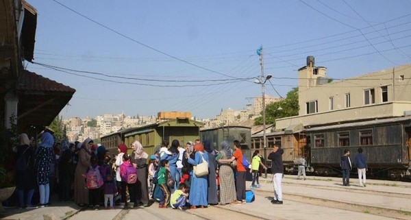 Oleh karenanya Jalur Kereta Api Hejaz dianggap sebagai aset wakaf. Aset yang dimiliki semua muslim (Amanda Ruggeri/BBC Travel) Oleh karenanya Jalur Kereta Api Hejaz dianggap sebagai aset wakaf. Aset yang dimiliki semua muslim (Amanda Ruggeri/BBC Travel)