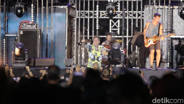 H2O Bank Punk yang Tak Melulu Tampil Hitam-hitam
