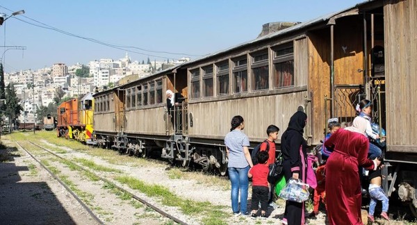 Menyoal dana pembuatan Jalur Kereta Api Hejaz, proyek ini dibiayai sepenuhnya oleh urunan dari para warga muslim. Pemasukan negara Ottoman dan juga pajak, tanpa investasi asing sedikitpun (Amanda Ruggeri/BBC Travel) Menyoal dana pembuatan Jalur Kereta Api Hejaz, proyek ini dibiayai sepenuhnya oleh urunan dari para warga muslim. Pemasukan negara Ottoman dan juga pajak, tanpa investasi asing sedikitpun (Amanda Ruggeri/BBC Travel)
