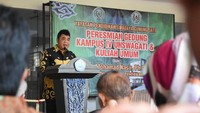 Ketua Yayasan Pendidikan Swadaya Gunung Jati Dadang Sukandar Kasidin mengapresiasi kedatangan Menristekdikti memberi semangat dan energi positif kepada dosen dan seluruh civitas universitas meningkatkan profesionalitas para pengajar dan kualitas kampus.