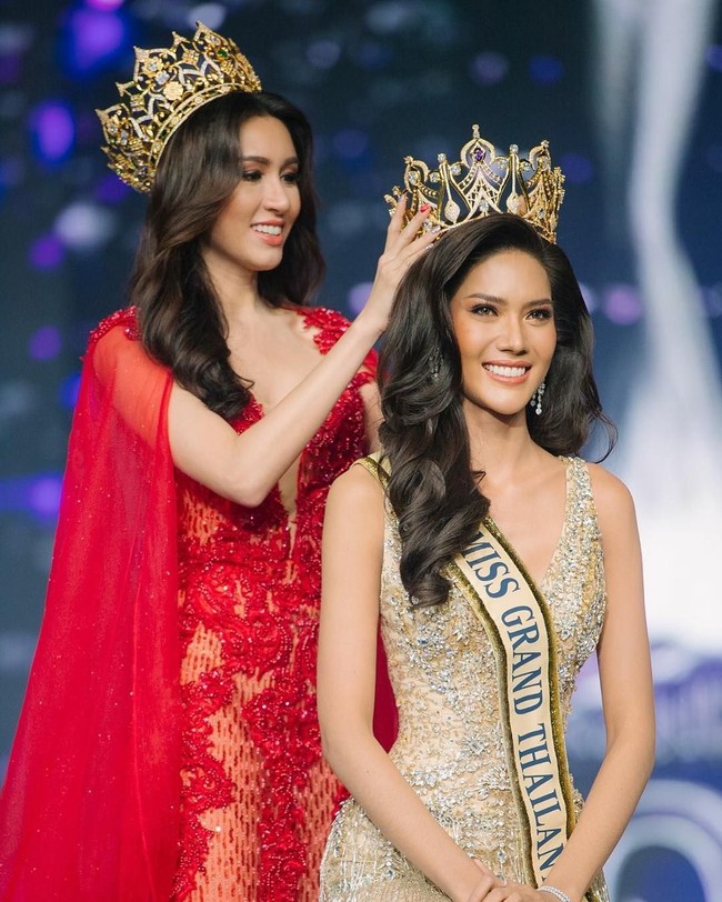 Namoey Chanaphan dinobatkan sebagai Miss Grand Thailand 2018 di malam grand final yang diadakan di Bangkok International Trade & Exhibition Centre, minggu lalu.  Foto: Instagram @moss_cnp