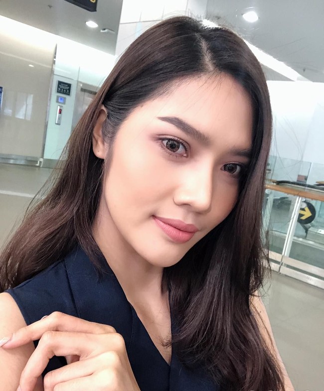 Wanita yang memiliki tinggi 180 sentimeter ini merupakan seorang guru bahasa Inggris di kota kelahirannya. Foto: Instagram @moss_cnp