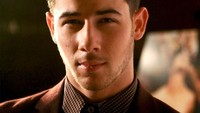 Sebelum nonton, Nick Jonas selalu siapkan popcorn sebagai perbekalan. Bahkan banyak yang bilang kalau ia sangat suka sriracha apalagi kalau dimakan untuk sandwich. Foto: Istimewa