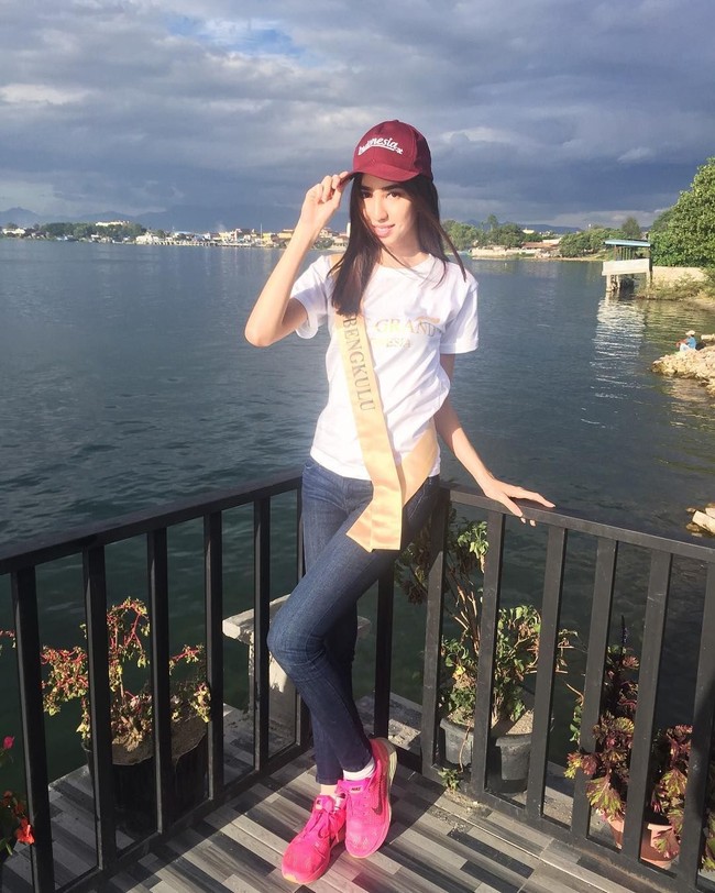 Selain sebagai model, dalam kesehariannya Nadia Purwoko juga seorang pengacara junior. Dia bekerja di firma hukum CHRISTIAN TEO & PARTNERS. Nadia merupakan sarjana hukum lulusan Universitas Indonesia. Foto: Dok. Instagram @officialmissgrandindonesia, @nadiapurwoko