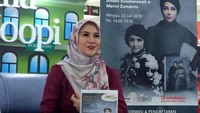 Namun pasca diamankan, Inneke Koesherawati seperti belum ingin muncul di publik dan memaksa Marini Zumarnis hadir seorang diri. Foto: Veynindia Esaloni Pardede
