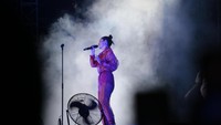 Lorde membuka penampilannya dengan ‘Sober’. Foto: Asep Syaifullah