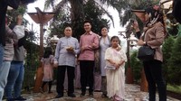 Baim Wong datang ke lokasi lamaran di Semarang, Jawa Tengah. Foto: Eko Susanto