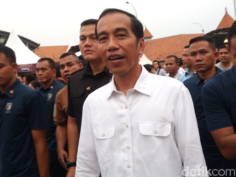 Motor Beragam Warna Dipamerkan, Jokowi Tertarik yang Biru Tua Motor Beragam Warna Dipamerkan, Jokowi Tertarik yang Biru Tua