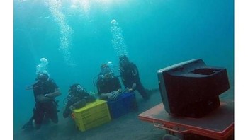 Begini cara yang betul untuk menonton trailer film Aquaman. Foto: Istimewa