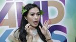 Iis Dahlia Cuek Meski Di-bully Netizen