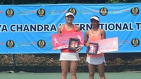 Pada laga final di lapangan tenis The Sultan Hotel Jakarta, Minggu (22/7), petensi 22 tahun yang tampil sebagaoi nonunggulan itu mengalahkan seeded kedelapan asal India, Mahak Jain 6-4 6-1 dalam tempo 64 menit. Istimewa/Dwi Ari Setyadi.