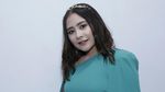 Prilly Latuconsina Ngelamunin Apa Sih?