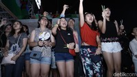 Lorde seperti tidak memiliki rasa lelah. Ia seperti tidak ingin memberikan jeda istirahat ke penonton. Foto: Hanif Hawari