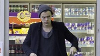 Harry Styles yang merupakan anggota One Direction pun sangat menyukai makanan. Jagung manis, taco, kue hingga burger pun jadi salah satu makanan kesukaannya. Foto: Istimewa