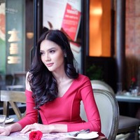 Namoey Chanapan tumbuh di keluarga miskin di pedesaan Phuket. Sejak kecil ia telah melakukan lebih banyak pekerjaan untuk menghasilkan uang untuk membantu keluarganya, menutupi biaya dirinya sendiri. Foto: Instagram @moss_cnp