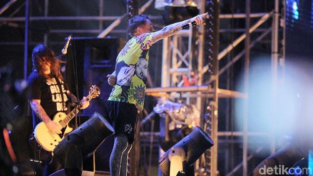 H2O Bank Punk yang Tak Melulu Tampil Hitam-hitam