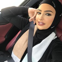 Selain itu, ia pun kerap mengunggah tutorial makeup dan menunjukkan produk kecantikan yang digunakannya. Foto: Instagram @sondos_aq