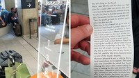 Bandara ini menyediakan mesin yang bisa mencetak kertas berisi tulisan cerita pendek. Lumayan buat nunggu boarding. Istimewa/boredpanda.