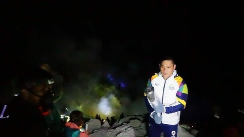 mantan petinju nasional Pino Bahari bawa obor asian games 2018