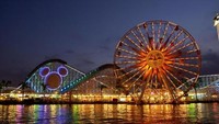 Disneyland menjadi taman bermain paling populer yang ada di dunia. Taman bermain ini pun terletak di berbagai kota di dunia, diantaranya California, Hong Kong, Paris, Tokyo, Orlando, dan Shanghai disneyland di masing-masing kota itu pun memiliki keunikan tersendiri. Istimewa/David McNew/Getty Images.