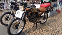 Gilbert Ciputra dari Kings Club Djakarta, misalnya. Pemilik RX King berkelir emas itu membanderol motornya seharga Rp 50 juta. Foto: Rangga Rahardiansyah