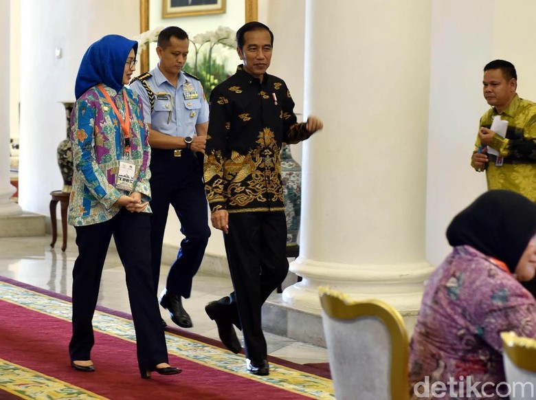 Airin dan Wali Kota Se-Indonesia Minta Naik Gaji ke Jokowi Airin dan Wali Kota Se-Indonesia Minta Naik Gaji ke Jokowi