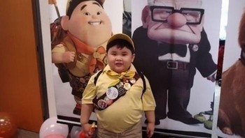 Gemas! anak ini mirip karakter Russel di film Up. Foto: Istimewa