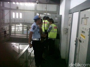 Aneka Gadget Ditemukan di Sel Mewah OC Kaligis