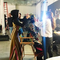 Ada tiga busana yang dipakai Halima Aden saat pemotretan. Di acara nanti, akan ada tiga busana Dian Pelangi yang dipajang selama lima bulan ekshibisi. Foto: Dok. Instagram/DianPelangi