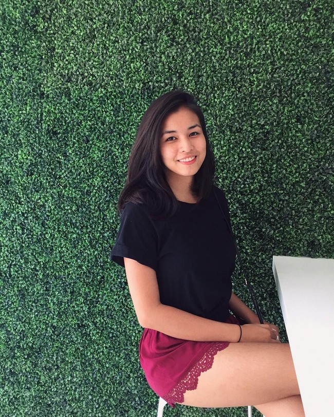 Selain banyak anggapan bahwa unggahan fotonya itu adalah dua orang yang berbeda, tak sedikit netizen juga menganggap Aleksis telah melakukan operasi plastik demi penampilan menakjubkannya itu. Foto: Instagram
