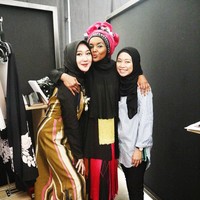 Halima is such an amazing personality MashAllah she’s so humble, funny and positive vibes always surrounds her.. Like she transferred her energy through her spirit to everyone around her, tulis Dian Pelangi di Instagram-nya pada hari Minggu (22/07/2018). Foto: Dok. Instagram/DianPelangi