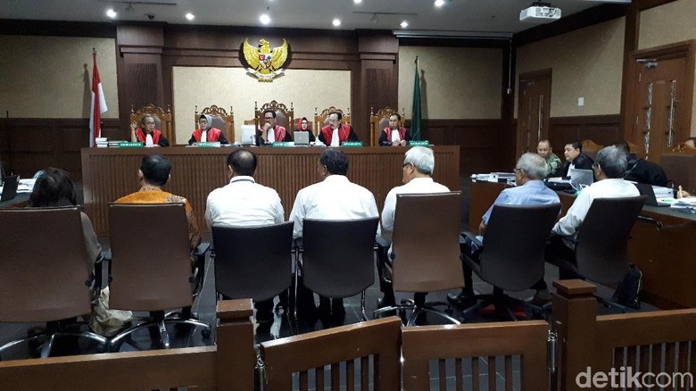 Hakim Cecar Saksi Sidang BLBI soal Keberadaan Sjamsul Nursalim Hakim Cecar Saksi Sidang BLBI soal Keberadaan Sjamsul Nursalim
