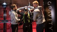 Menjajal kostum Iron Man (Gravity/CNN Travel)