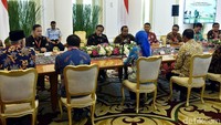 Tak hanya itu, Jokowi juga mengatakan perlu adanya antisipasi terhadap perubahan-perubahan cepat dunia yang saat ini sudah melanda semua negara. Salah satunya, Revolusi Industri 4.0 yang perubahannya sudah diprediksi.