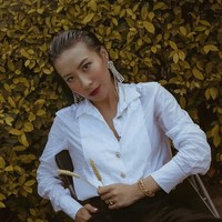 Tampil fotogenik dengan pose-pose menawan dan memamerkan kehidupan mewahnya, Savina mengaku foto-foto tersebut hanyalah ilusi. Foto: Dok. Instagram/Savina Chai