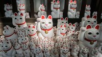 Kalau berkunjung ke Gotokuji, jangan heran kalau banyak maneki neko yang dipajang di sana (Joshua Mellin/CNN)