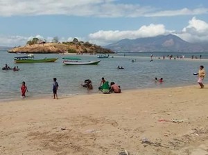 Pantai Lariti, Pantai Baru yang Memikat dari NTB