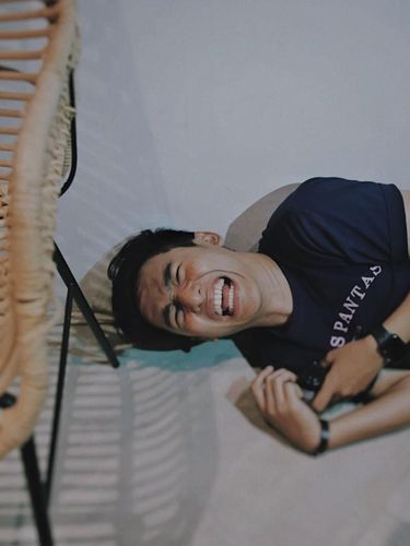 Pria Ini Ikuti Tren Makeup Freckles Pakai Bubuk Cabai, Ngenes Tapi Kocak